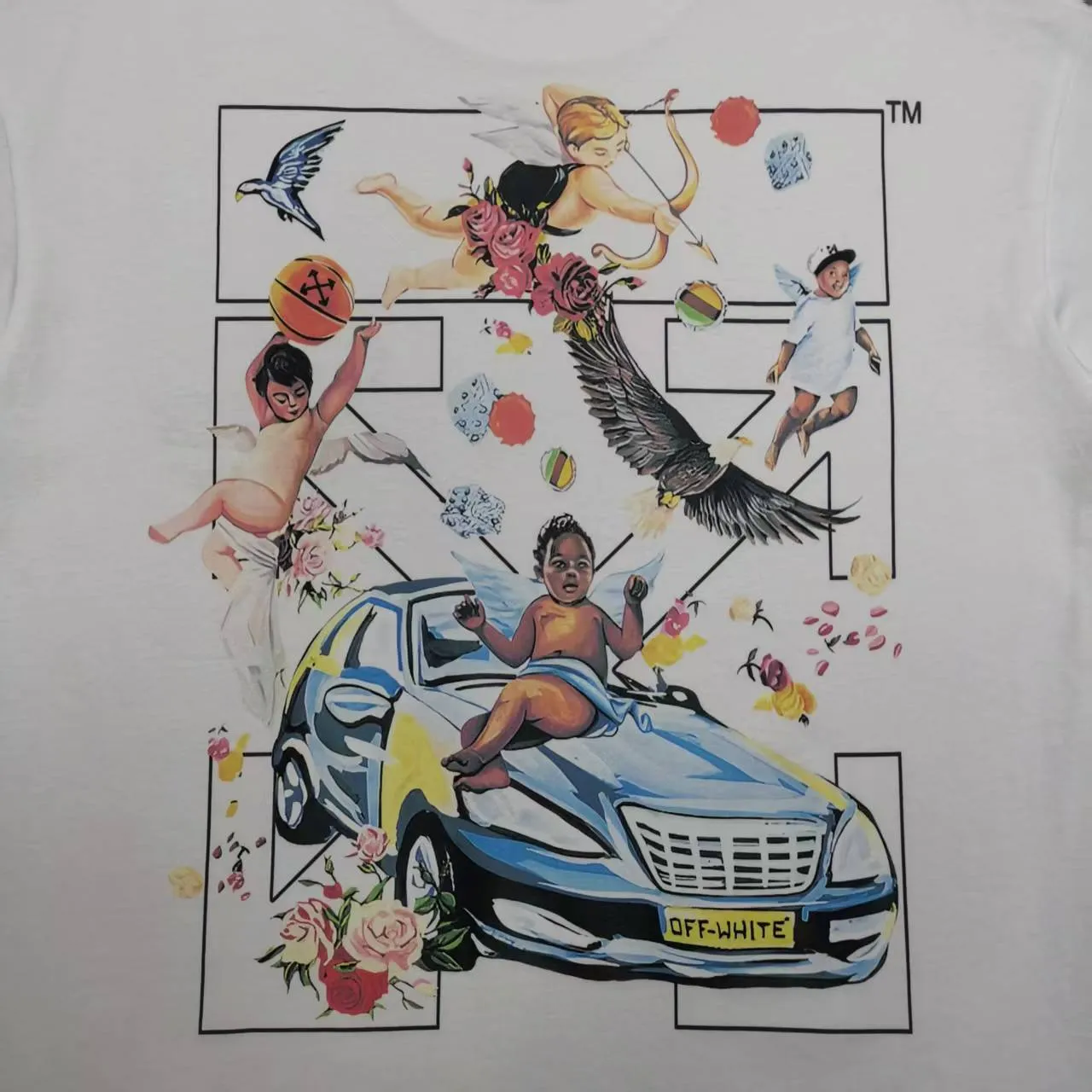 The top proven version OFF-WHI* 25SS new printed short-sleeves, loose fit, the same style for male and female couples stars. American designer Virgil Abloh founded the luxury street brand Off-White based on the pop culture of the younger generation. Walking between street culture and high-end fashion, contemporary elements are used to interpret youth culture, and fine workmanship is used to interpret trendy clothing. Photos, paintings and eye-catching graphic printing are all sources of inspiration for the designer. 32 counts of 260g double yarn pure cotton fabric, the printing uses Kornit digital direct injection technology, and the picture is clear. The white glue base ensures the firmness of the printing, and machine washing is stress-free - 1:1 original mold opening, ZP development, perfectly restored to the original version, produced by a large factory, not produced by a small factory on the market, fine wiring, top-notch craftsmanship, welcome to compare - A complete set of customized accessories for collar labels, hang tags, and wash water labels - Exclusive logo packaging - No matter age, body shape or gender, it is very suitable for both men and women. All details are real photos, buy with confidence. Color: black, white Size: S-XL P;120